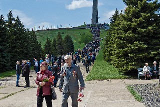 Саур Могила дорога к монументу