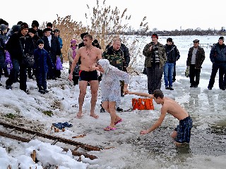 Крещение в Торезе 19 января 2013 года на Новой плотине