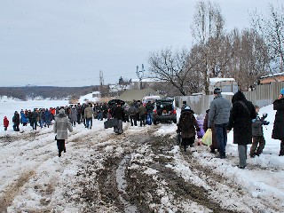 Поход к священному пруду Крещение в Торезе 19 января 2013 года на Новой плотине