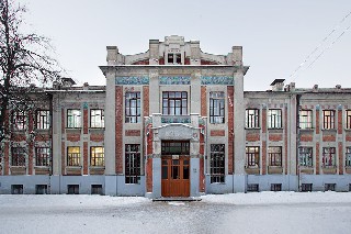 На окраине города Ногинска в Московской области стоит красивейшее здание средней школы