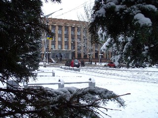 Исполком и центральная площадь Тореза